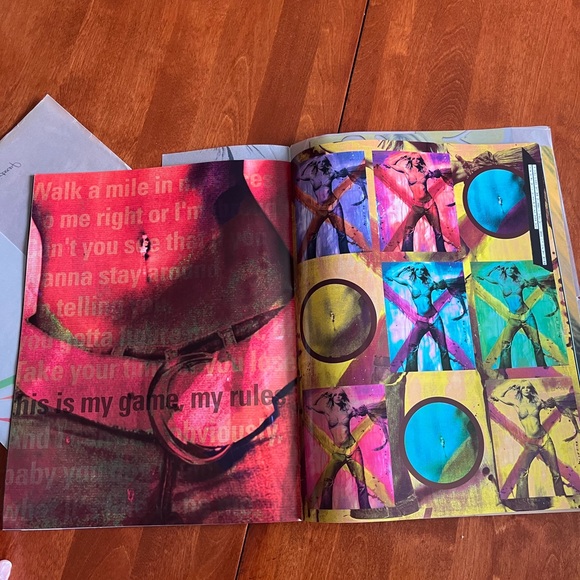 Britney Spears The Tour 2001 Program Book - Picture 11 of 12